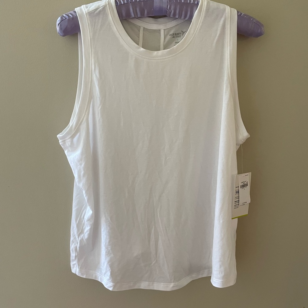 Old Navy Active white tank size L NWT